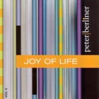 JOY OF LIFE ist stilistisch so bunt wie das Leben selbst. Eine spannende Mischung aus Worldmusic, New Age & Klassik – komponiert mit viel Liebe zur Musik.Erstaunlich leichtfüßig, aber nicht eintönig. Die neun lebendigen Songs vermitteln Geborgenheit und Freude. Groovy, tief und atmosphärisch die Arrangements, feinsinnig die Texte. Die einfühlsamen und gleichzeitig intensiven Vocals sind ausdrucksstark und beruhigend.