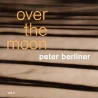 OVER THE MOON (überglücklich sein) ist eine Einladung, Körper und Seele Raum zu geben. Der relaxte Sound, tief und beruhigend warm, unterstützt das Verweilen im Augenblick. Musik, die Weisheit und Mitgefühl der Welt in Klang übersetzt. Eine Musik mit viel Raum und Luft und feinsten farblichen Nuancen.